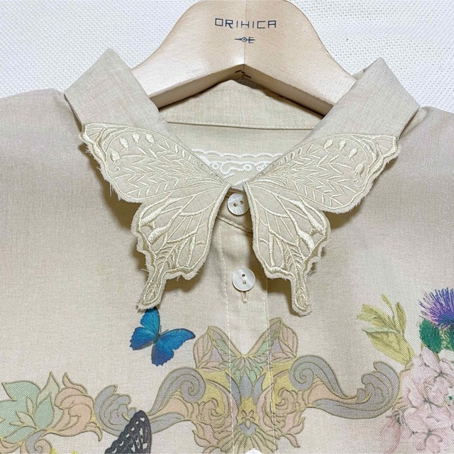 未使用 イズスカラー 蝶 刺繍 レース 襟 フレームプリント チュニック