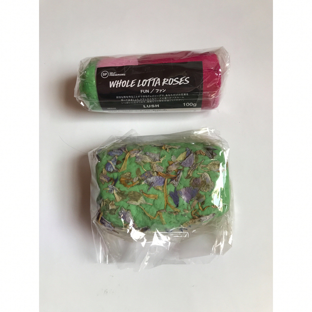 LUSH(ラッシュ)の専用　LUSH ラッシュ　サブスク　＋　バスメルツ コスメ/美容のボディケア(入浴剤/バスソルト)の商品写真