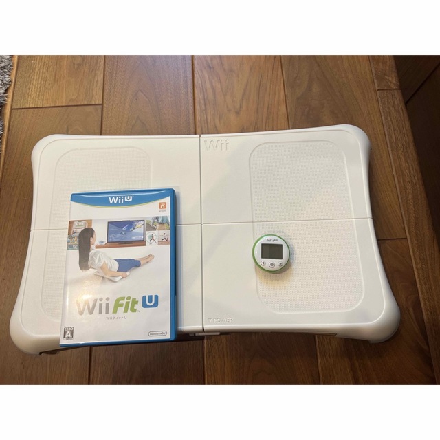 Wii U(ウィーユー)のWii Fit U バランスボード　ソフト　フィットメーター3点セット エンタメ/ホビーのゲームソフト/ゲーム機本体(家庭用ゲームソフト)の商品写真