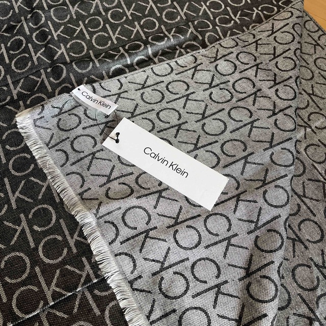 Calvin Klein(カルバンクライン)の新品　カルバンクライン　ストール　スカーフ メンズのジャケット/アウター(ナイロンジャケット)の商品写真