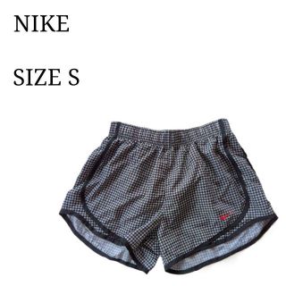 ナイキ(NIKE)のNIKE　レディース　千鳥格子　ショーツ　S　ランニング　エキササイズ　ヨガ(ショートパンツ)