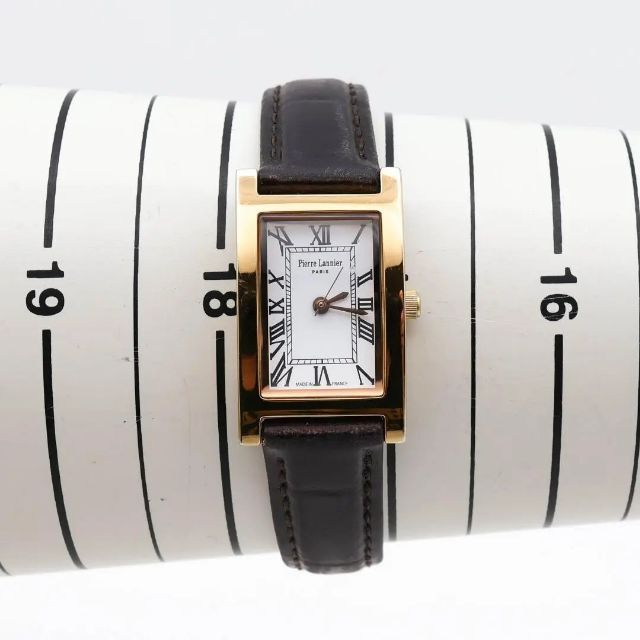 Pierre Lannier(ピエールラニエ)の《一点物》Pierre Lannier 腕時計 ホワイト ヴィンテージ レディースのファッション小物(腕時計)の商品写真