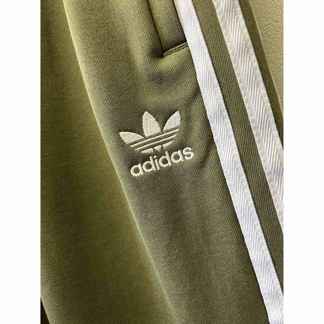 adidas(アディダス)のアディダスオリジナルス トラックパンツ グリーン Lサイズ メンズのパンツ(その他)の商品写真