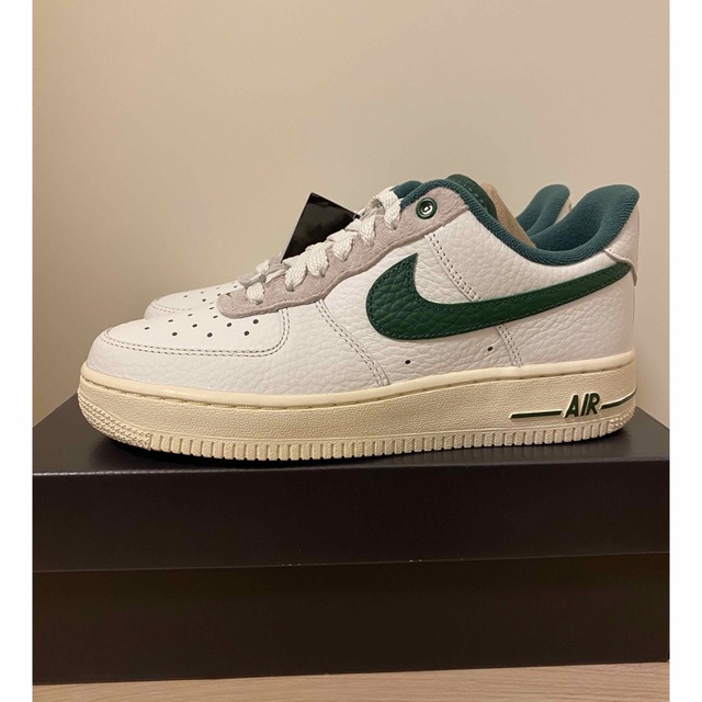 NIKE(ナイキ)のNIKE WMNS AIR FORCE 1 '07 “GORGE GREEN” レディースの靴/シューズ(スニーカー)の商品写真