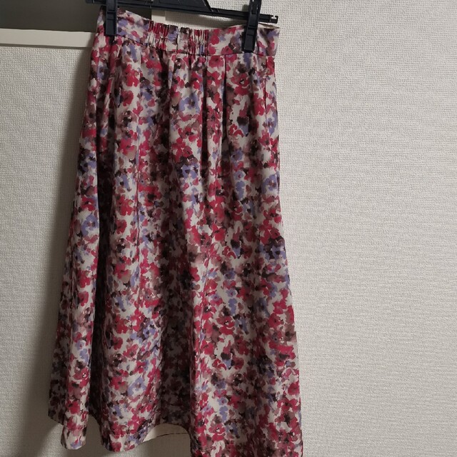 Apuweiser-riche(アプワイザーリッシェ)のアプ♡ぼかしフラワータックスカート レディースのスカート(ひざ丈スカート)の商品写真