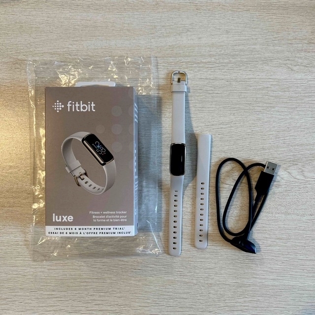 【りり様専用】Fitbit Luxe ルナホワイト/ソフトゴールドのサムネイル
