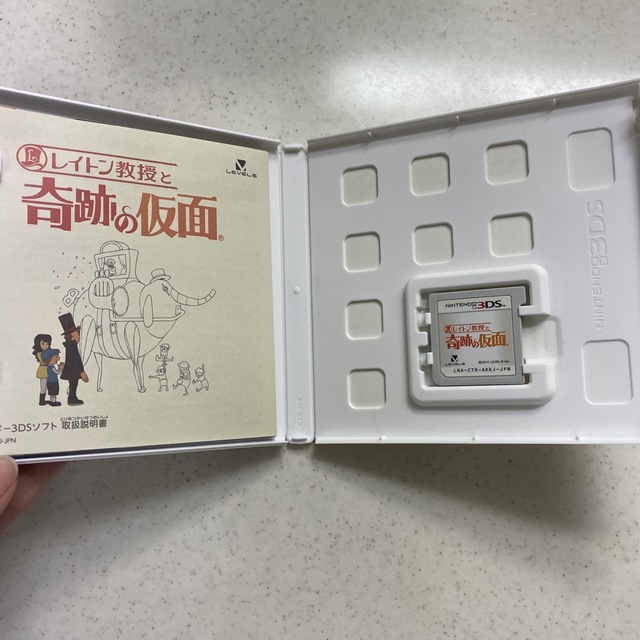 任天堂(ニンテンドウ)のレイトン教授と奇跡の仮面 3DS エンタメ/ホビーのゲームソフト/ゲーム機本体(携帯用ゲームソフト)の商品写真