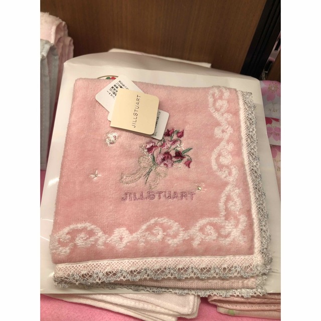 JILLSTUART(ジルスチュアート)の☆ JILLSTUART タオルハンカチ & ハンカチ 未使用 ☆ レディースのファッション小物(ハンカチ)の商品写真