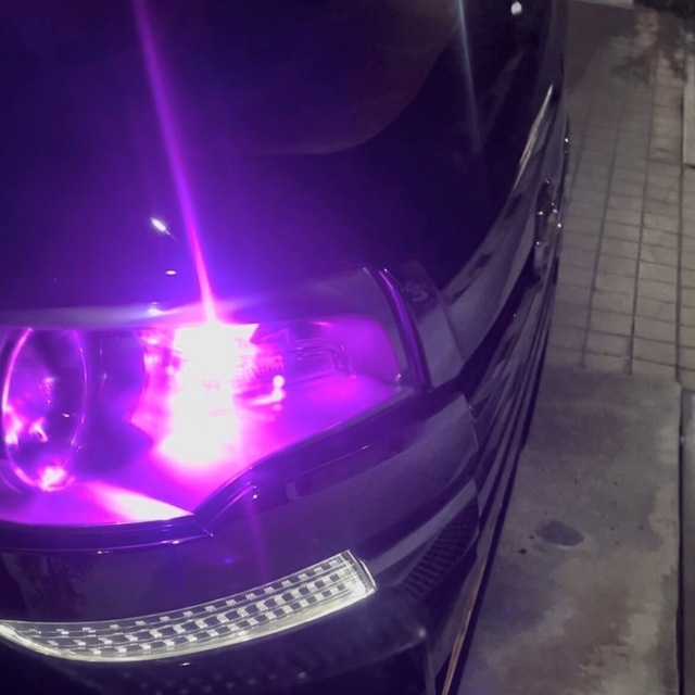 LED t10 pink 〜 white colour change 自動車/バイクの自動車(汎用パーツ)の商品写真