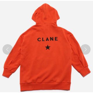 クラネ(CLANE)の【CONVERSE TOKYO×CLANE】フードパーカー オレンジ(パーカー)