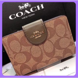 コーチ(COACH)の【新品未使用】COACH コーチ 2つ折り 財布 C0082(財布)