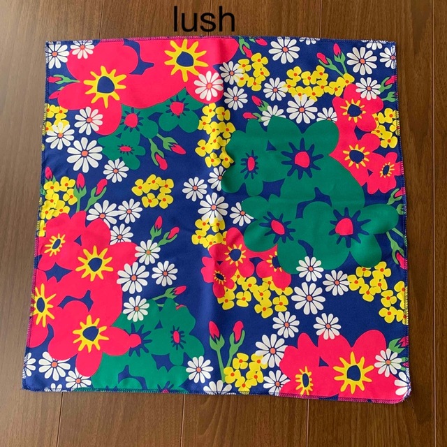 LUSH(ラッシュ)のlush バンダナ　スカーフ　風呂敷 レディースのファッション小物(バンダナ/スカーフ)の商品写真