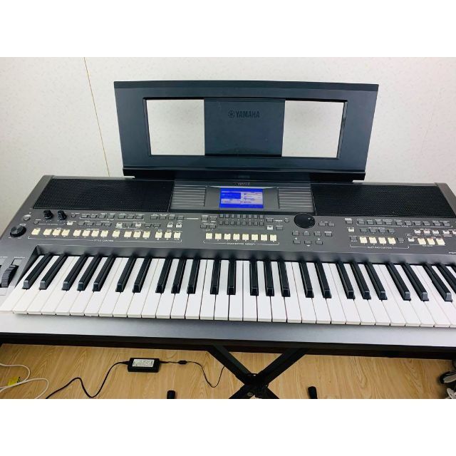 ヤマハ(ヤマハ)のYAMAHA　電子キーボード PSR-S670　MIDI シンセサイザー　61鍵 楽器の鍵盤楽器(キーボード/シンセサイザー)の商品写真