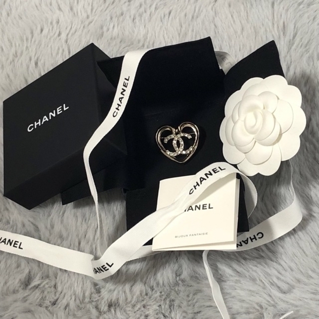 CHANEL(シャネル)のCHANEL  シャネル  23C  クルーズコレクション ハート ブローチ   レディースのアクセサリー(ブローチ/コサージュ)の商品写真