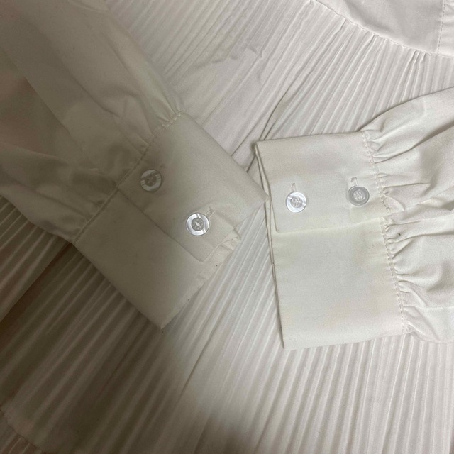 ZARA(ザラ)のホワイトシャツ レディースのトップス(シャツ/ブラウス(長袖/七分))の商品写真