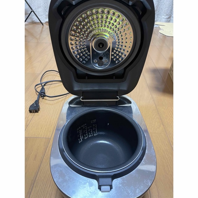SHARP(シャープ)のシャープ 炊飯器 IH 3合 PLAINLY 匠の火加減 KS-HF05B-W スマホ/家電/カメラの調理家電(炊飯器)の商品写真