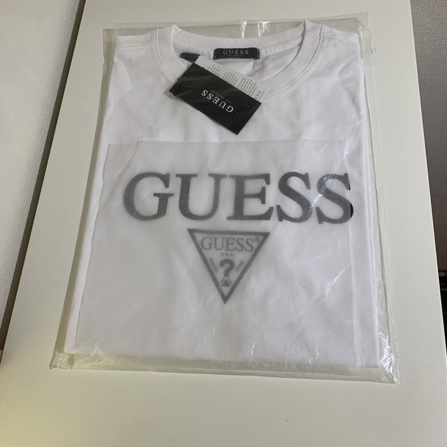 GUESS(ゲス)の先着1名限定‼️ＧＵＥＳＳ日本正規品⭐️メンズT公式で完売中・ユニセックスOK レディースのトップス(Tシャツ(半袖/袖なし))の商品写真