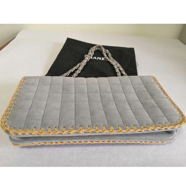 CHANEL(シャネル)のシャネル　wチェーンショールダバッグ　スエード　26×16×5　保存袋付き レディースのバッグ(ショルダーバッグ)の商品写真