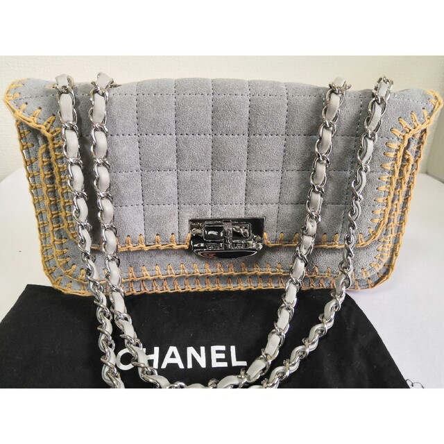 CHANEL(シャネル)のシャネル　wチェーンショールダバッグ　スエード　26×16×5　保存袋付き レディースのバッグ(ショルダーバッグ)の商品写真