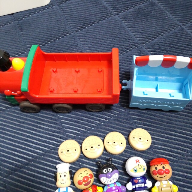 アンパンマン(アンパンマン)のアンパンマン列車おもちゃ キッズ/ベビー/マタニティのおもちゃ(電車のおもちゃ/車)の商品写真