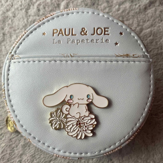 PAUL & JOE(ポールアンドジョー)のポール&ジョー　シナモロール　ポーチ　２点セット レディースのファッション小物(ポーチ)の商品写真