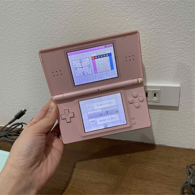 ニンテンドーDS(ニンテンドーDS)のDS lite ライト　ピンク　本体セット エンタメ/ホビーのゲームソフト/ゲーム機本体(携帯用ゲーム機本体)の商品写真