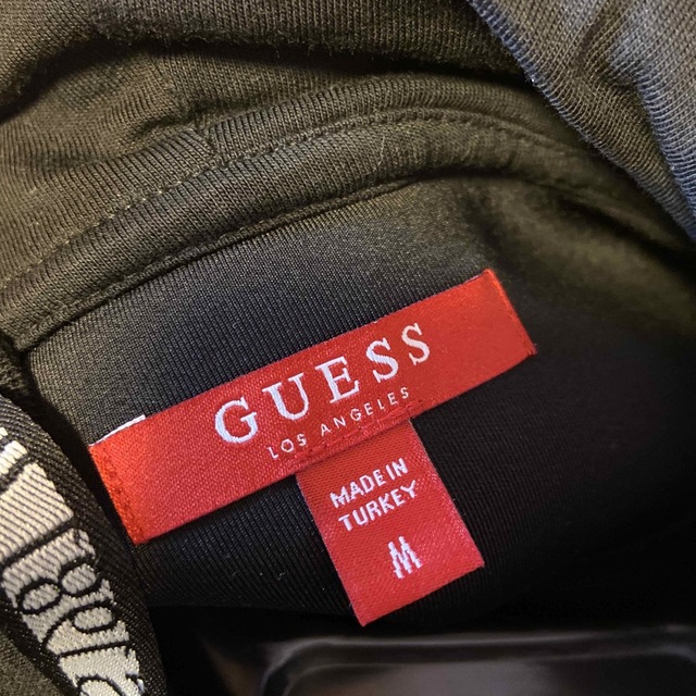 GUESS(ゲス)のお値下げしました！GUESS ゲス　黒　パーカー　M レディースのトップス(パーカー)の商品写真