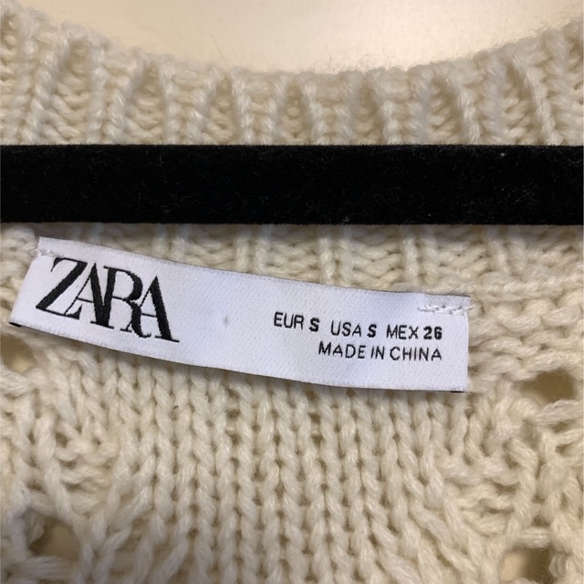 ZARA(ザラ)のZARAザラ　Vネックベスト　フラワーモチーフ レディースのトップス(ベスト/ジレ)の商品写真