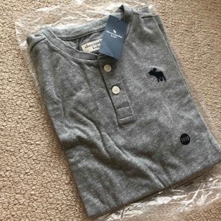 アバクロンビーアンドフィッチ(Abercrombie&Fitch)の【新品未使用】アバクロ　Tシャツ　140(Tシャツ/カットソー)