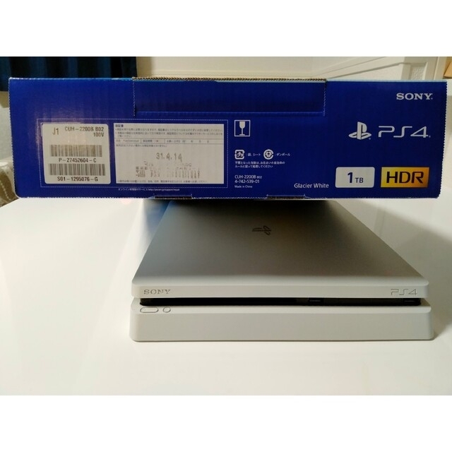 SONY(ソニー)のSONY PlayStation4 1TB 本体 CUH-2200BB02 エンタメ/ホビーのゲームソフト/ゲーム機本体(家庭用ゲーム機本体)の商品写真