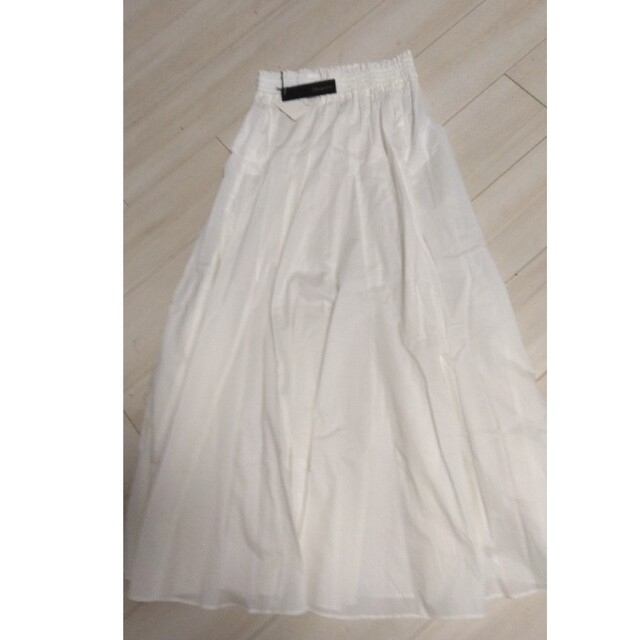 ラウンジドレスの白ロンスカ　ペチコートつき定価19800円