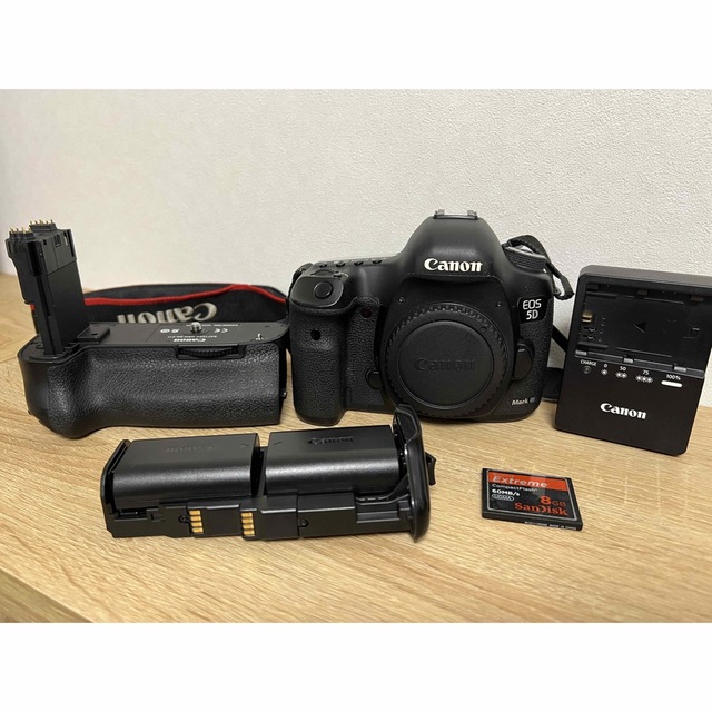 キヤノン EOS 5D MarkIII ボディ バッテリーグリップ付き 素晴らしい
