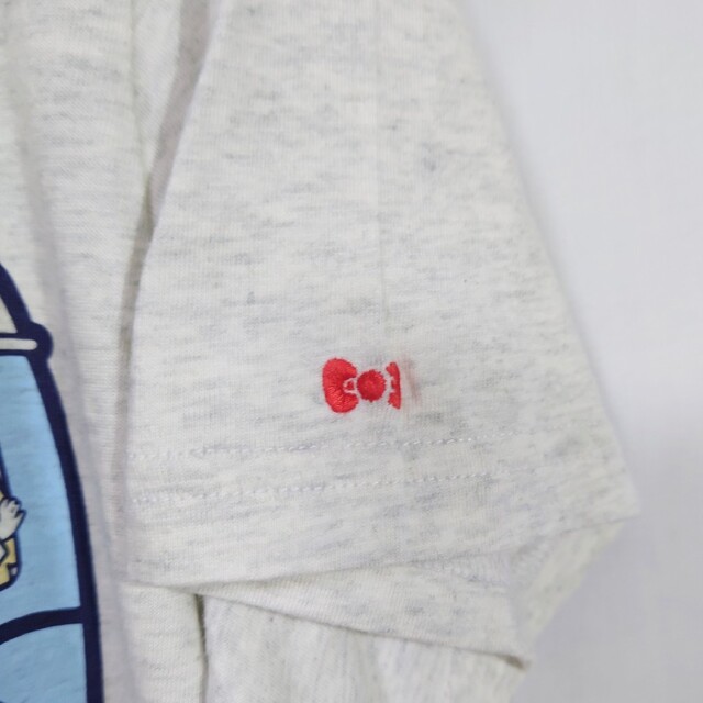 UNIQLO(ユニクロ)の新品 未使用 ユニクロ サンリオキャラクターズUT キティ 灰 半袖シャツ XL レディースのトップス(Tシャツ(半袖/袖なし))の商品写真