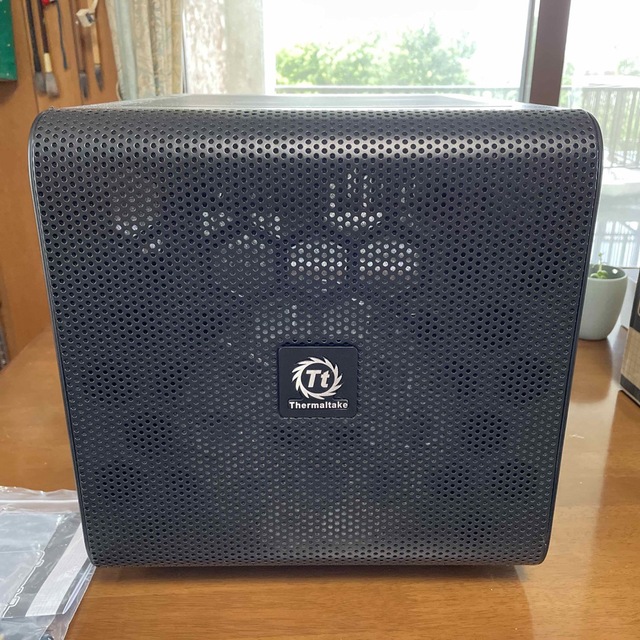 Thermaltake CA-1D5-00S1WN-00 スマホ/家電/カメラのPC/タブレット(PCパーツ)の商品写真