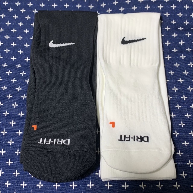 NIKE(ナイキ)の新品  ナイキ　NIKE  サッカーソックス  ２１〜２３cm‼２足セット‼ スポーツ/アウトドアのサッカー/フットサル(ウェア)の商品写真