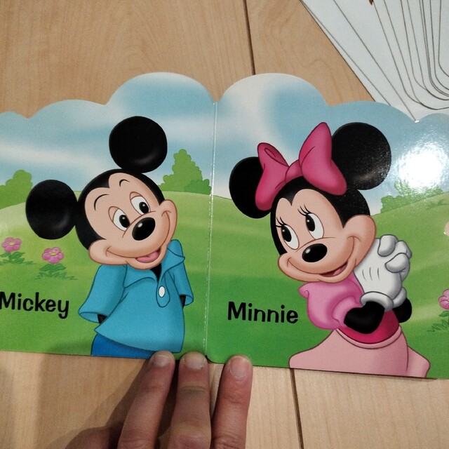 Disney(ディズニー)のディズニー　英語　カード　本 キッズ/ベビー/マタニティのおもちゃ(知育玩具)の商品写真