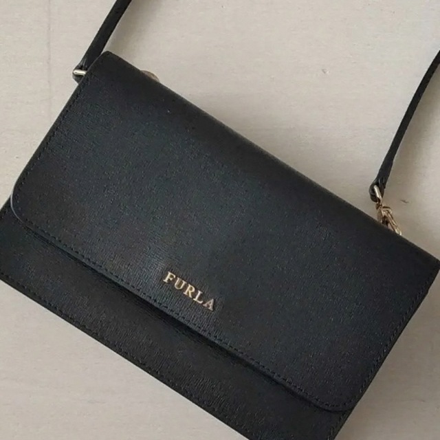 Furla(フルラ)のFURLAリーヴァ ショルダーバッグ  ブラック ウォレット 2way レディースのバッグ(ショルダーバッグ)の商品写真