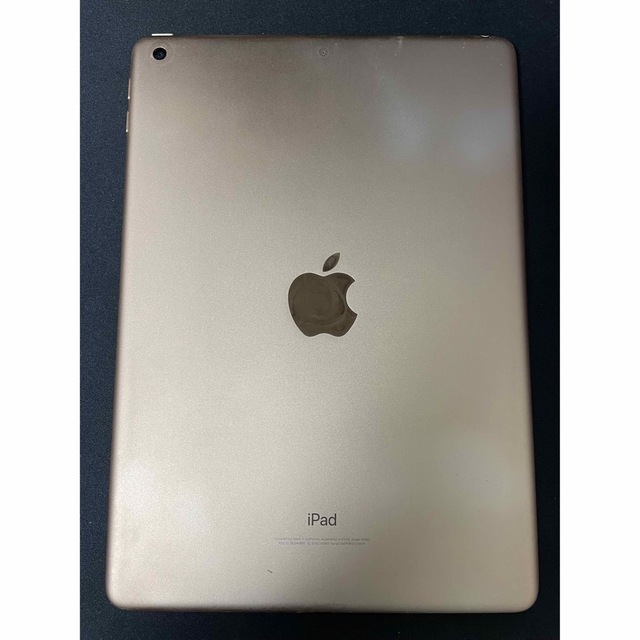 Apple(アップル)のアップル iPad 第6世代 WiFi 32GB ゴールド スマホ/家電/カメラのPC/タブレット(タブレット)の商品写真