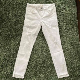 ザラ(ZARA)のZARA スキニー白パンツ　新品(スキニーパンツ)