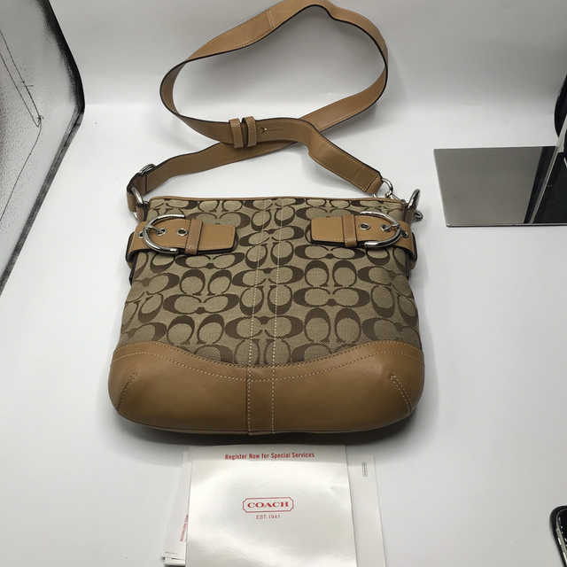 (美品）COACH コーチ　ショルダーバッグ　シグネチャー　オシャレ　可愛い