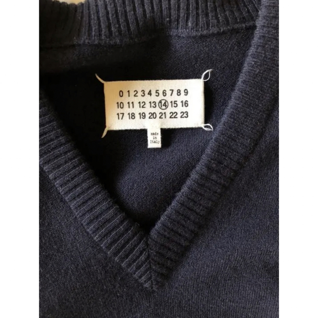 Maison Martin Margiela(マルタンマルジェラ)のmaison margiela Vネックエルボーパッチセーター メンズのトップス(ニット/セーター)の商品写真