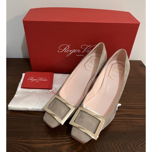 ROGER VIVIER(ロジェヴィヴィエ)の新品未使用　ロジェヴィヴィエ　トランペット　パンプス　スウェード  レディースの靴/シューズ(ハイヒール/パンプス)の商品写真