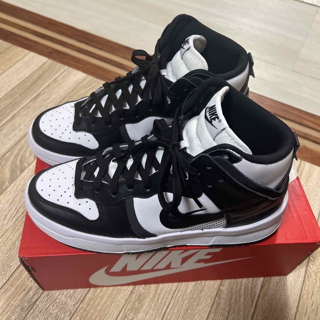 NIKE WMNS DUNK HIGH UP WHITE/BLACK 26cm