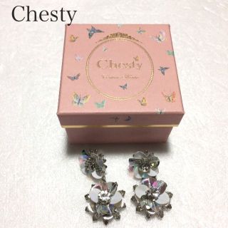 チェスティ(Chesty)のChesty ビジューピアス/チェスティ フラワーモチーフ 箱付き(ピアス)