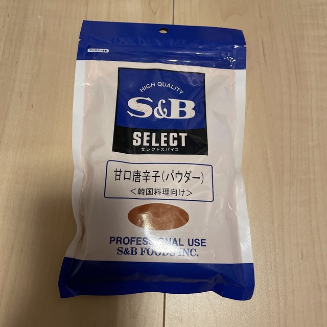 S&B 甘口唐辛子(パウダー) 100g 韓国料理向け 食品/飲料/酒の食品(調味料)の商品写真