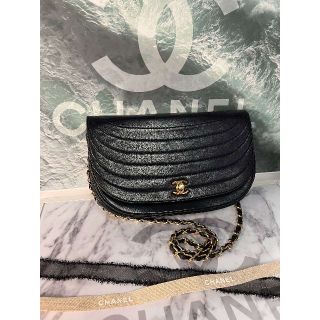 ビンテージ CHANELシャネル 貴重品 ハーフムーン ゴールドショルダー