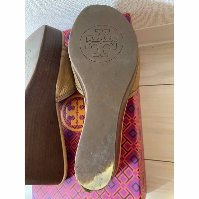 Tory Burch(トリーバーチ)の確認正規品　トリーバーチ　厚底サンダル　レザーサンダル　ウェッジサンダル　ロゴ レディースの靴/シューズ(サンダル)の商品写真