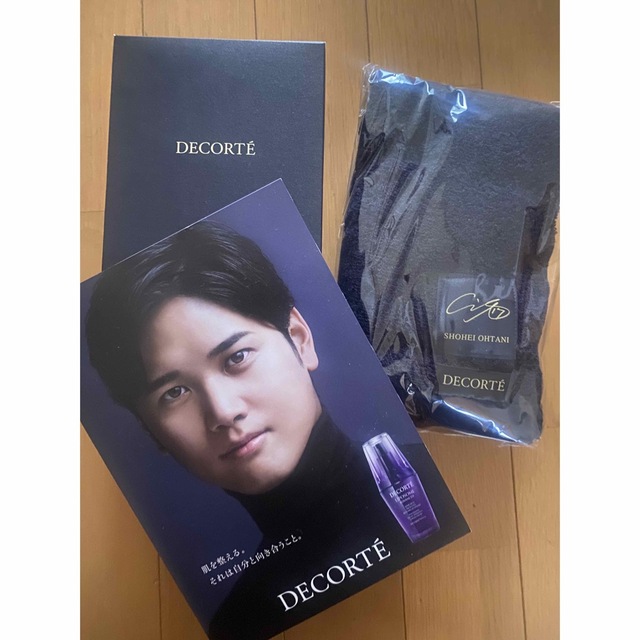 COSME DECORTE(コスメデコルテ)の大谷翔平フェイスタオル プリントサイン入り 非売品 数量限定 人気ノベルティ エンタメ/ホビーのコレクション(ノベルティグッズ)の商品写真