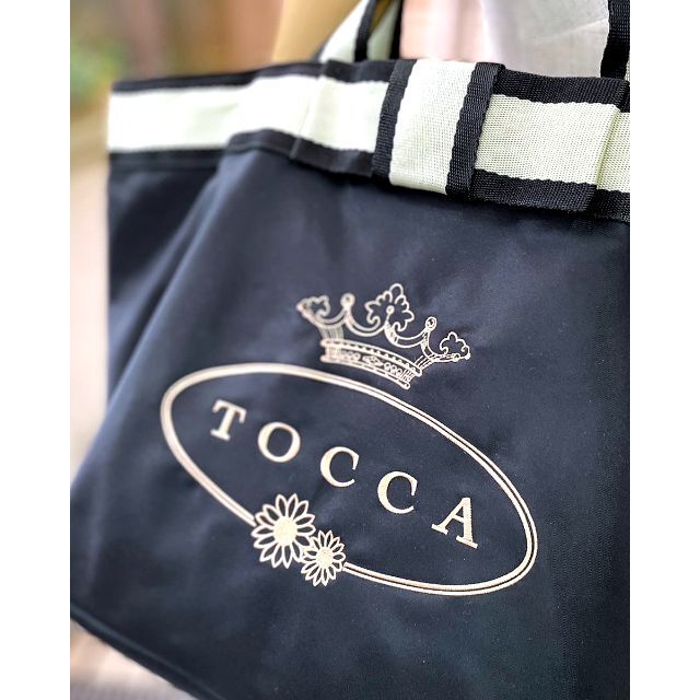 TOCCA(トッカ)の人気☆ﾏｻﾞｰｽﾞﾊﾞｯｸﾞ♪A4可!2WAY!黒ﾅｲﾛﾝ!【TOCCA】送料込 レディースのバッグ(トートバッグ)の商品写真