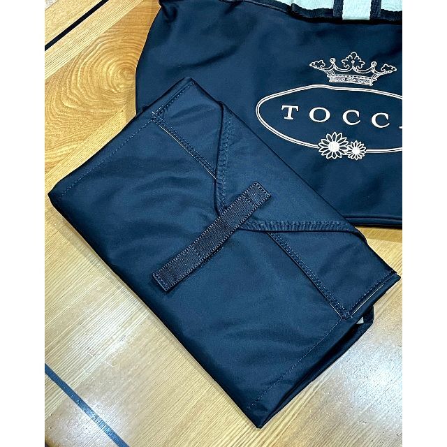 TOCCA(トッカ)の人気☆ﾏｻﾞｰｽﾞﾊﾞｯｸﾞ♪A4可!2WAY!黒ﾅｲﾛﾝ!【TOCCA】送料込 レディースのバッグ(トートバッグ)の商品写真